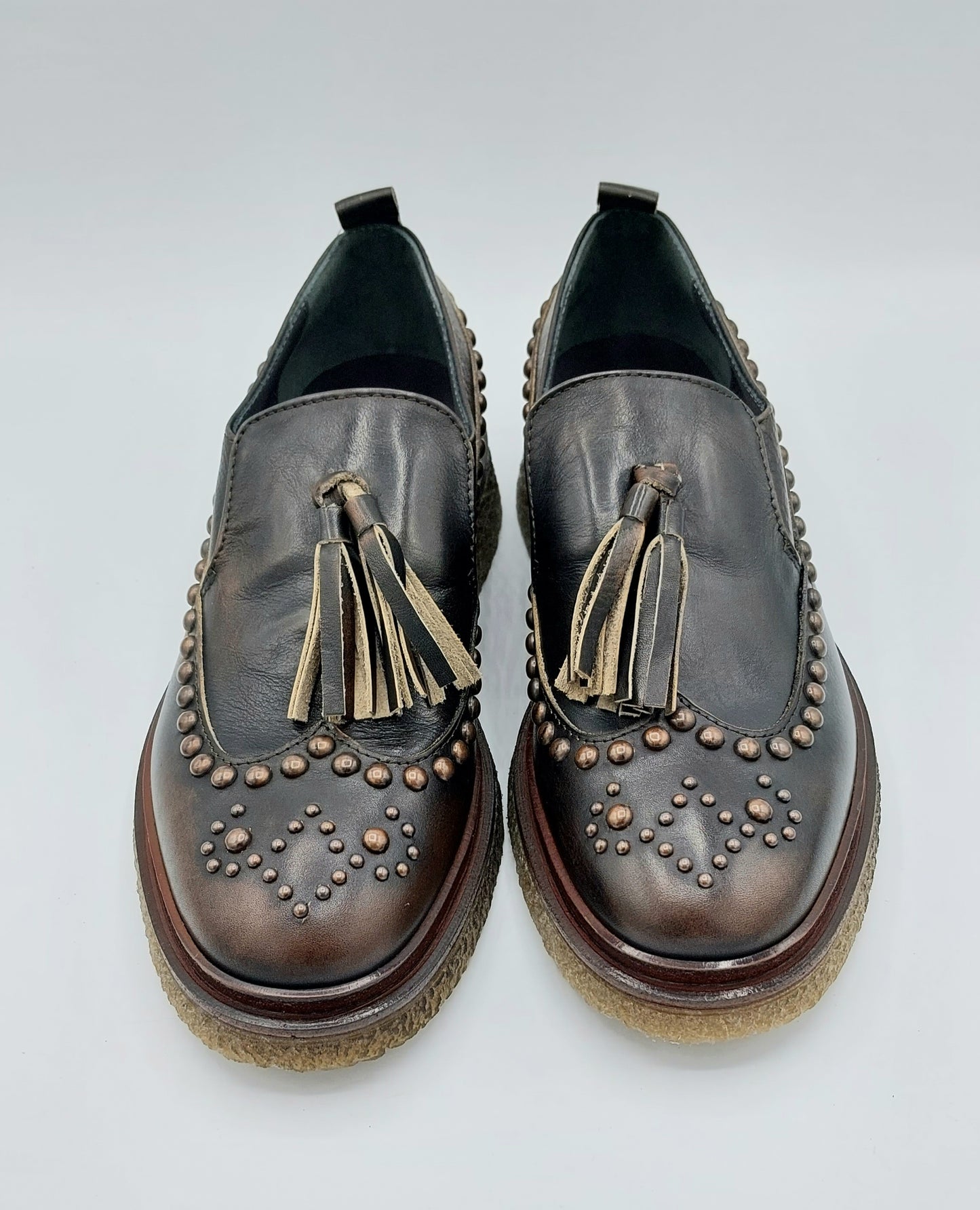 Fru.it scarpa con nappole e borchie