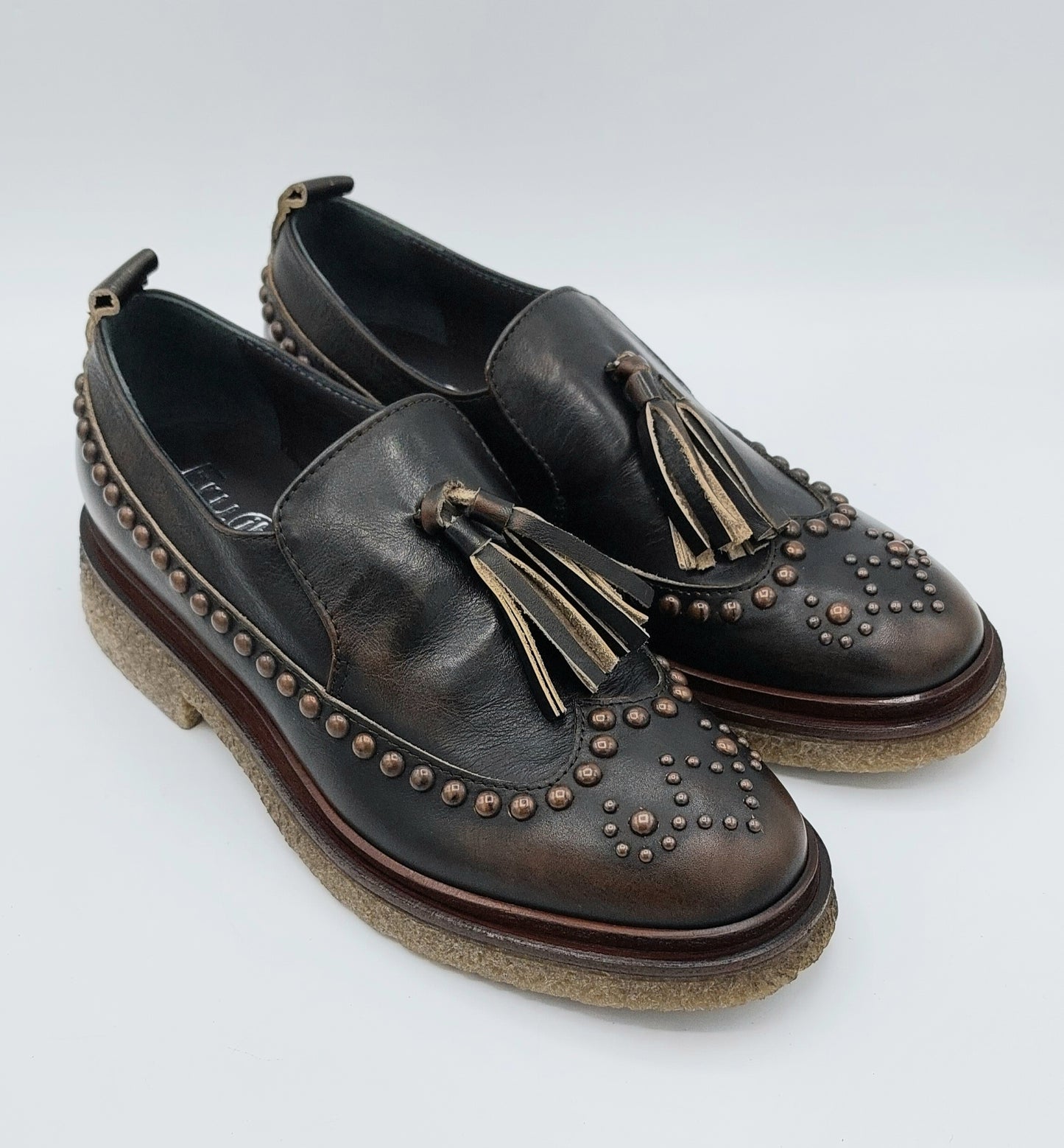 Fru.it scarpa con nappole e borchie