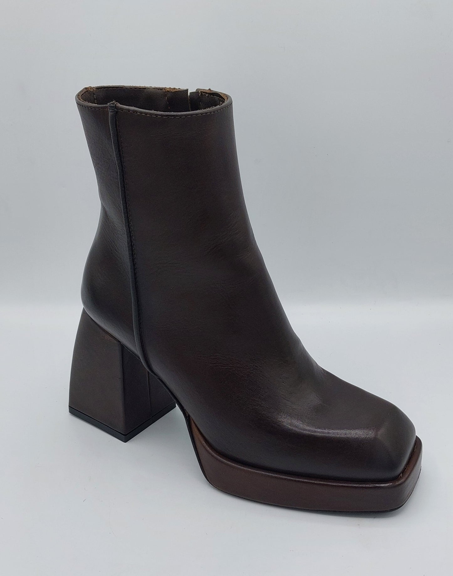 Les tulipes stivaletto marrone