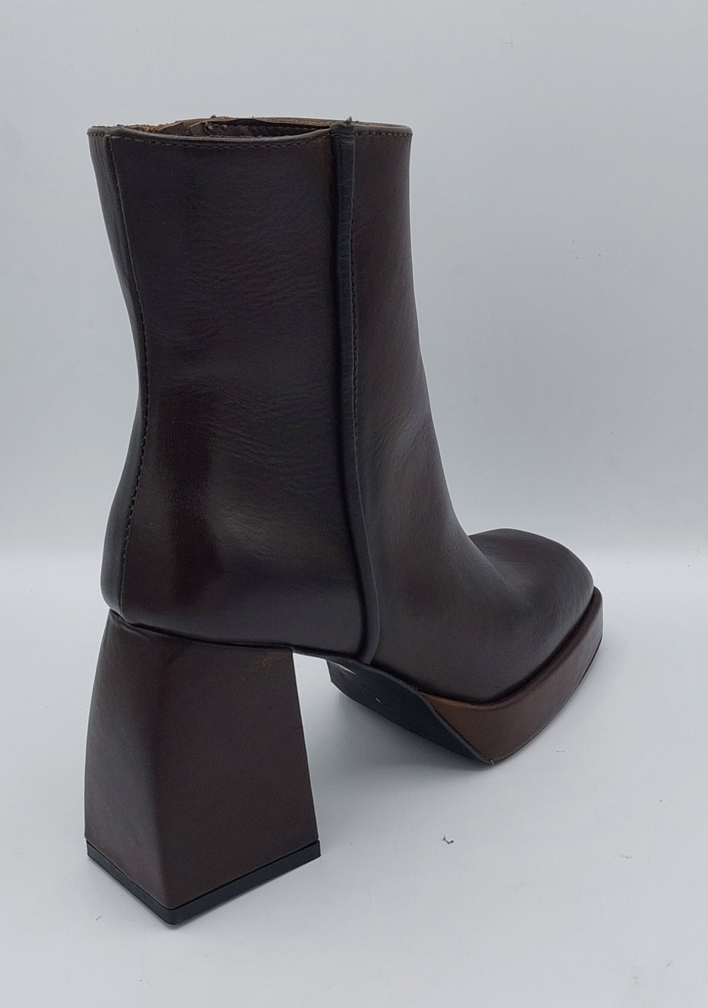 Les tulipes stivaletto marrone
