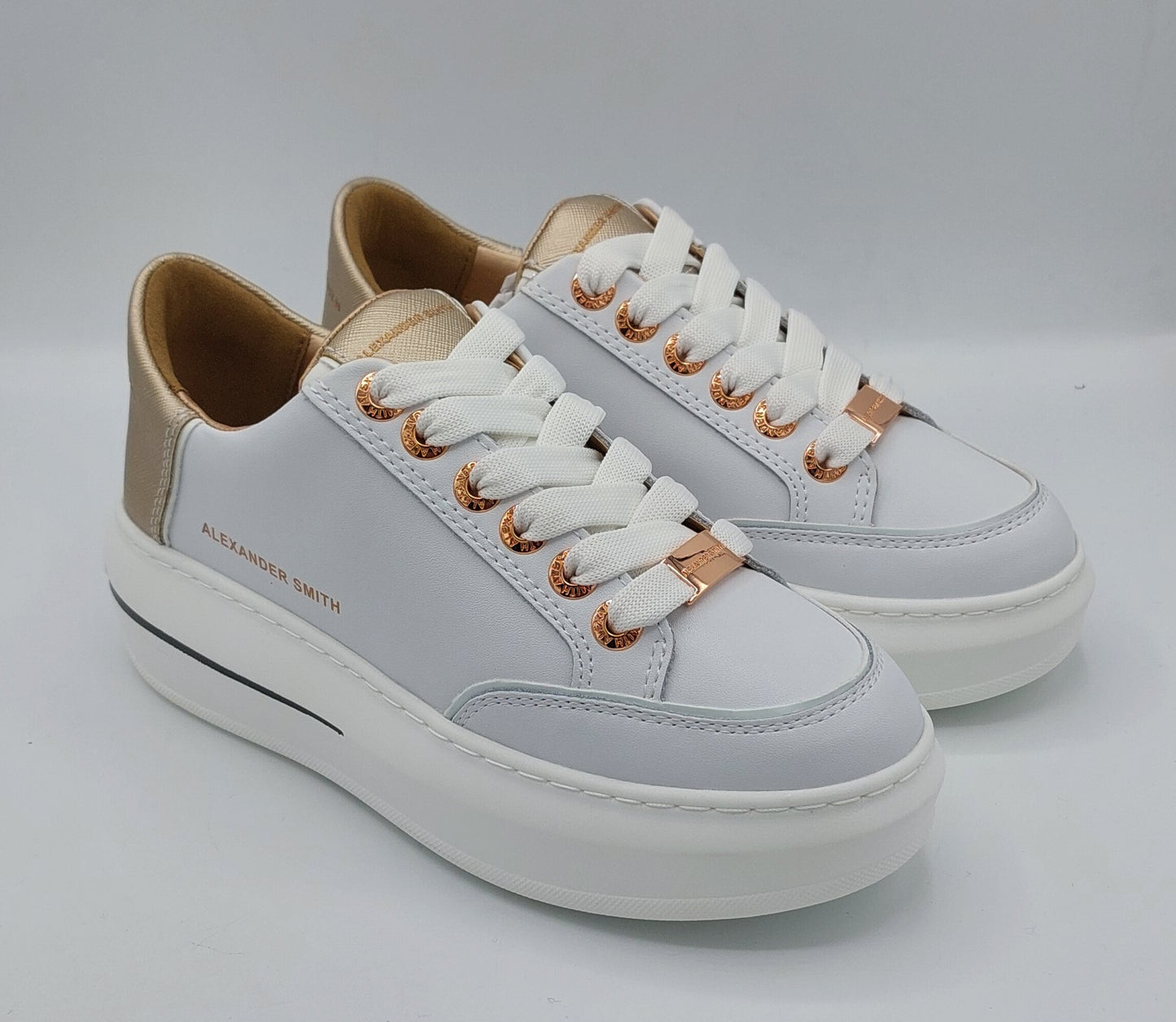 Baskets Alexander Smith en cuir blanc