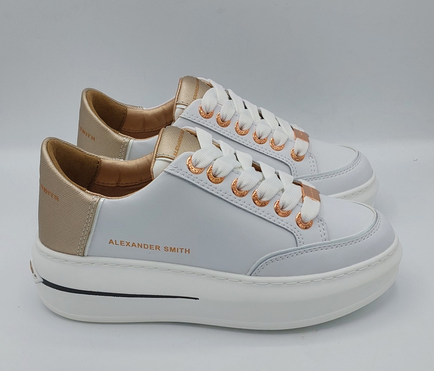 Baskets Alexander Smith en cuir blanc
