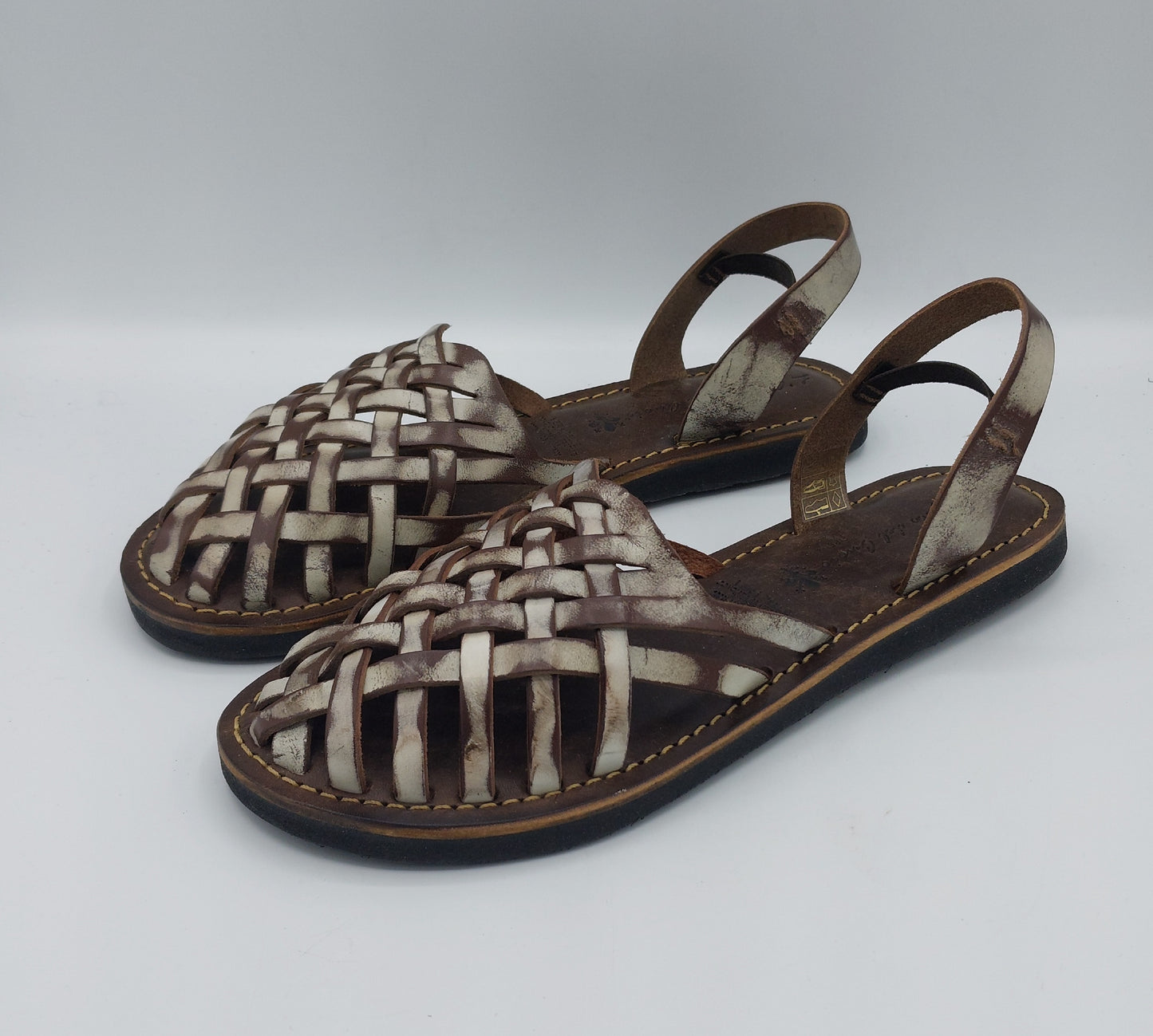 Tina minorchina artigianale in cuoio intrecciato