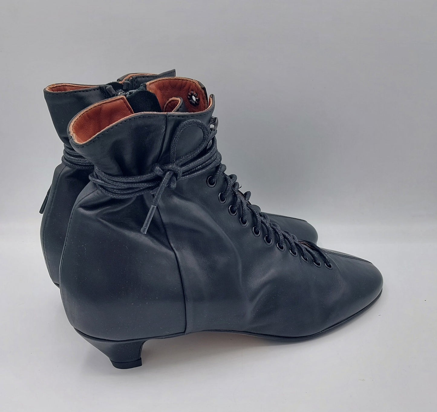 Lorena Paggi stivaletto allacciato