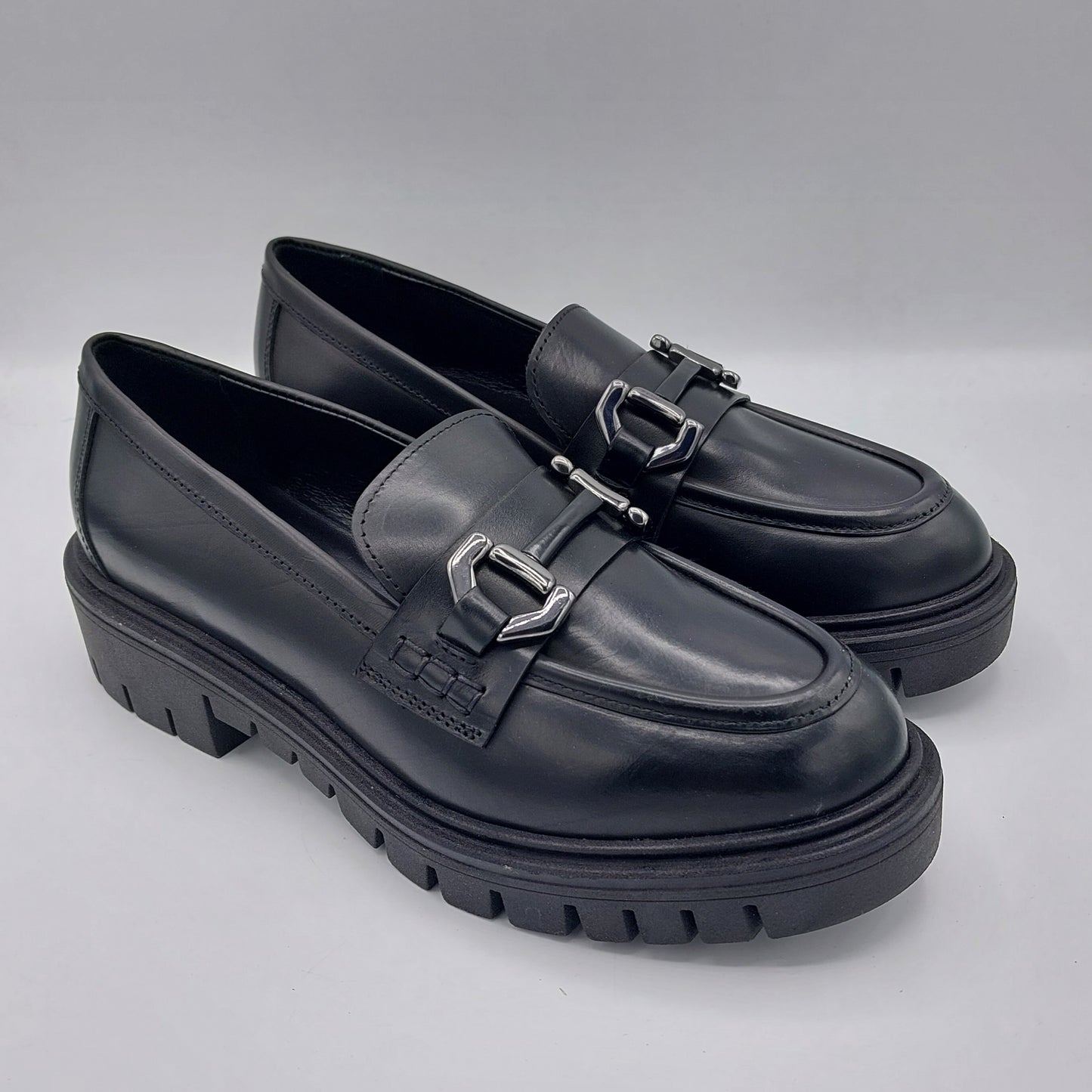 Noyau de mocassin en cuir noir avec mors