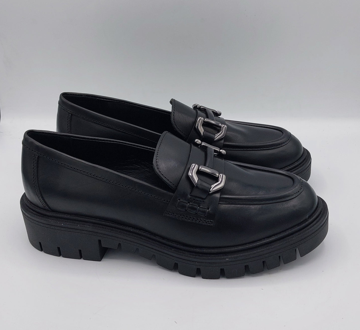 Noyau de mocassin en cuir noir avec mors