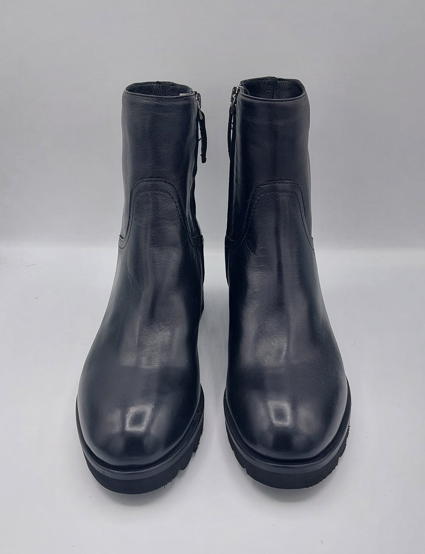 Anima stivaletto con tacco in pelle nera