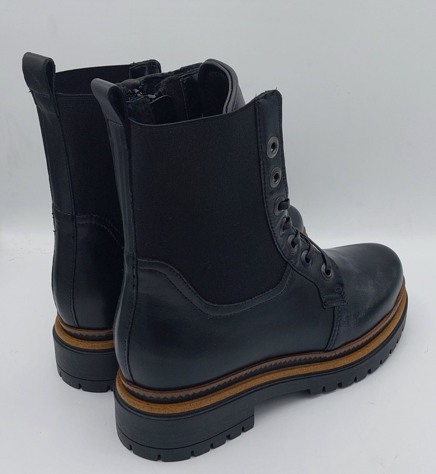 Myus anfibio donna pelle nera