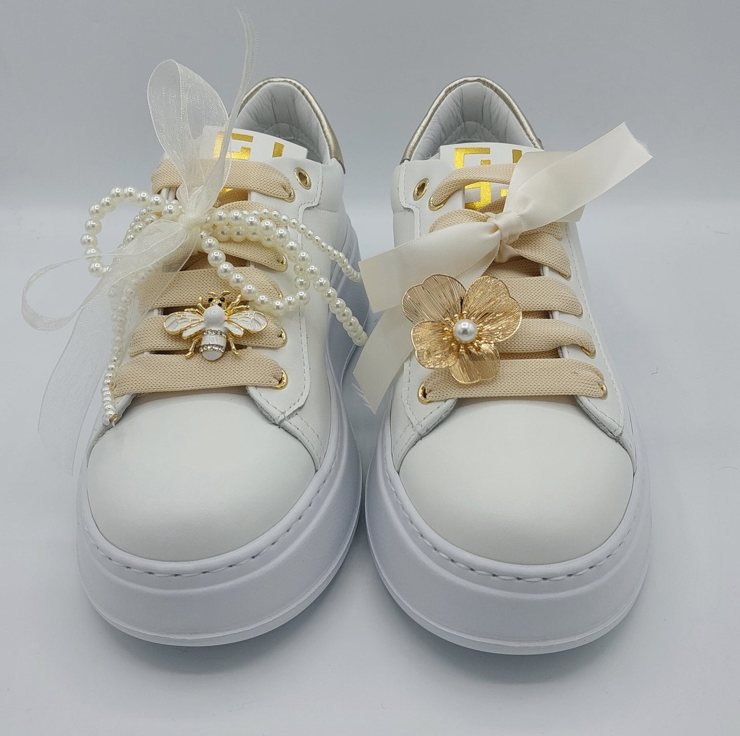 Gio+ sneakers bianca accessorio perle