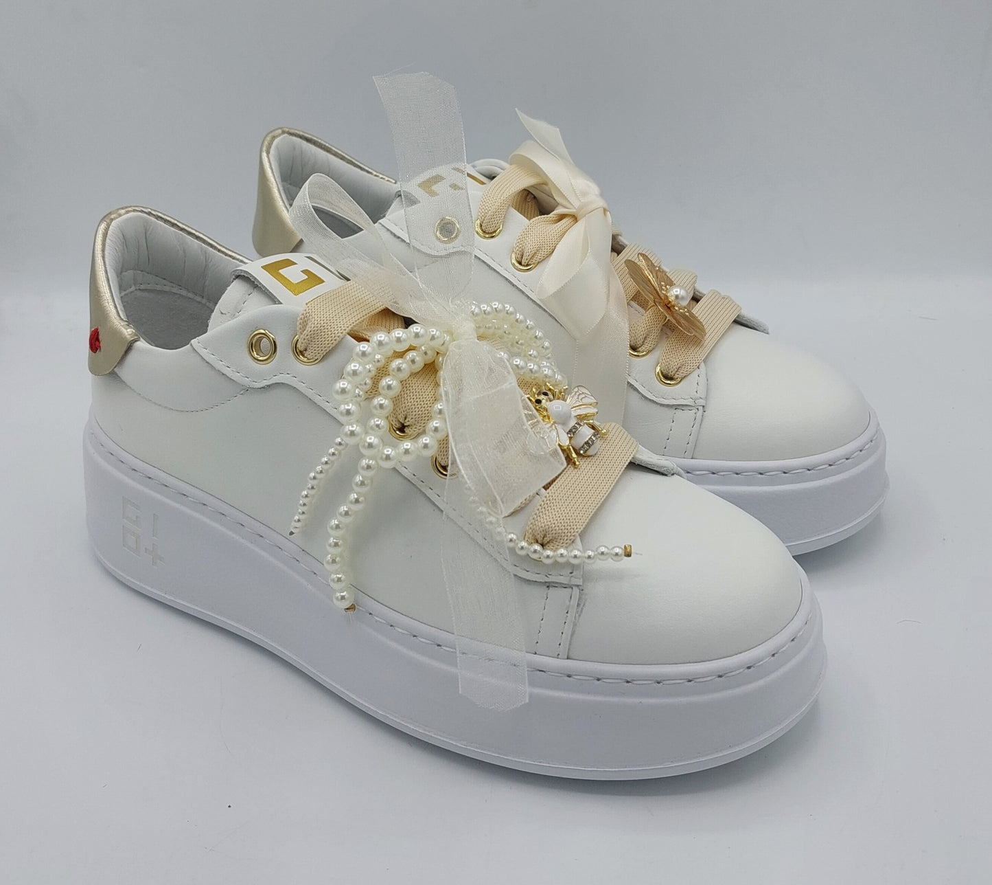 Gio+ sneakers bianca accessorio perle