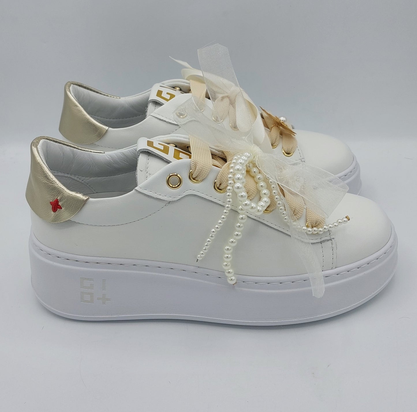 Gio+ sneakers bianca accessorio perle
