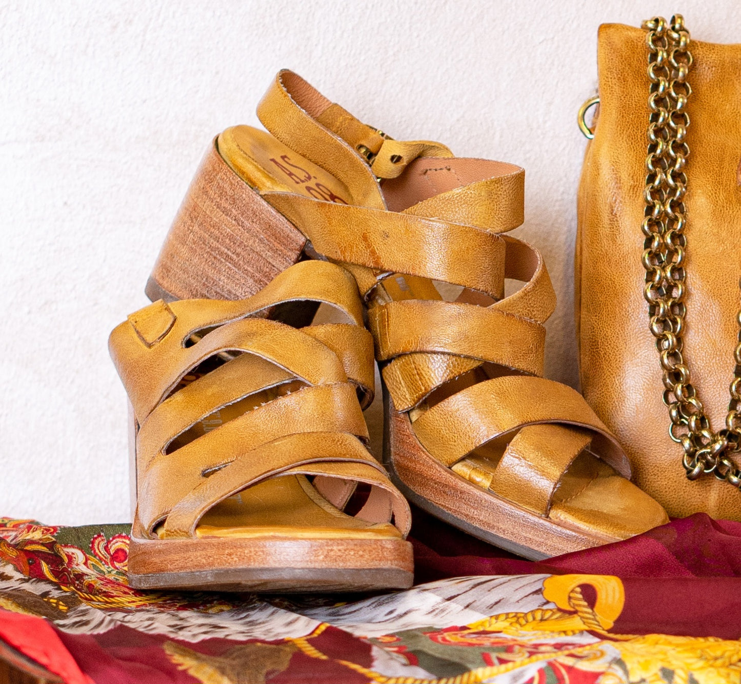 Sandale AS 98 moutarde à talon moyen