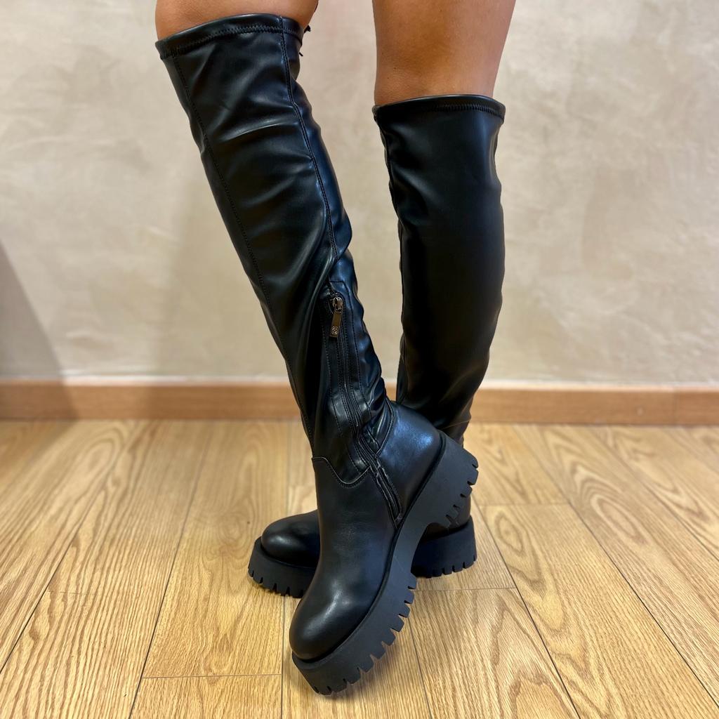Carmens stivale alto nero