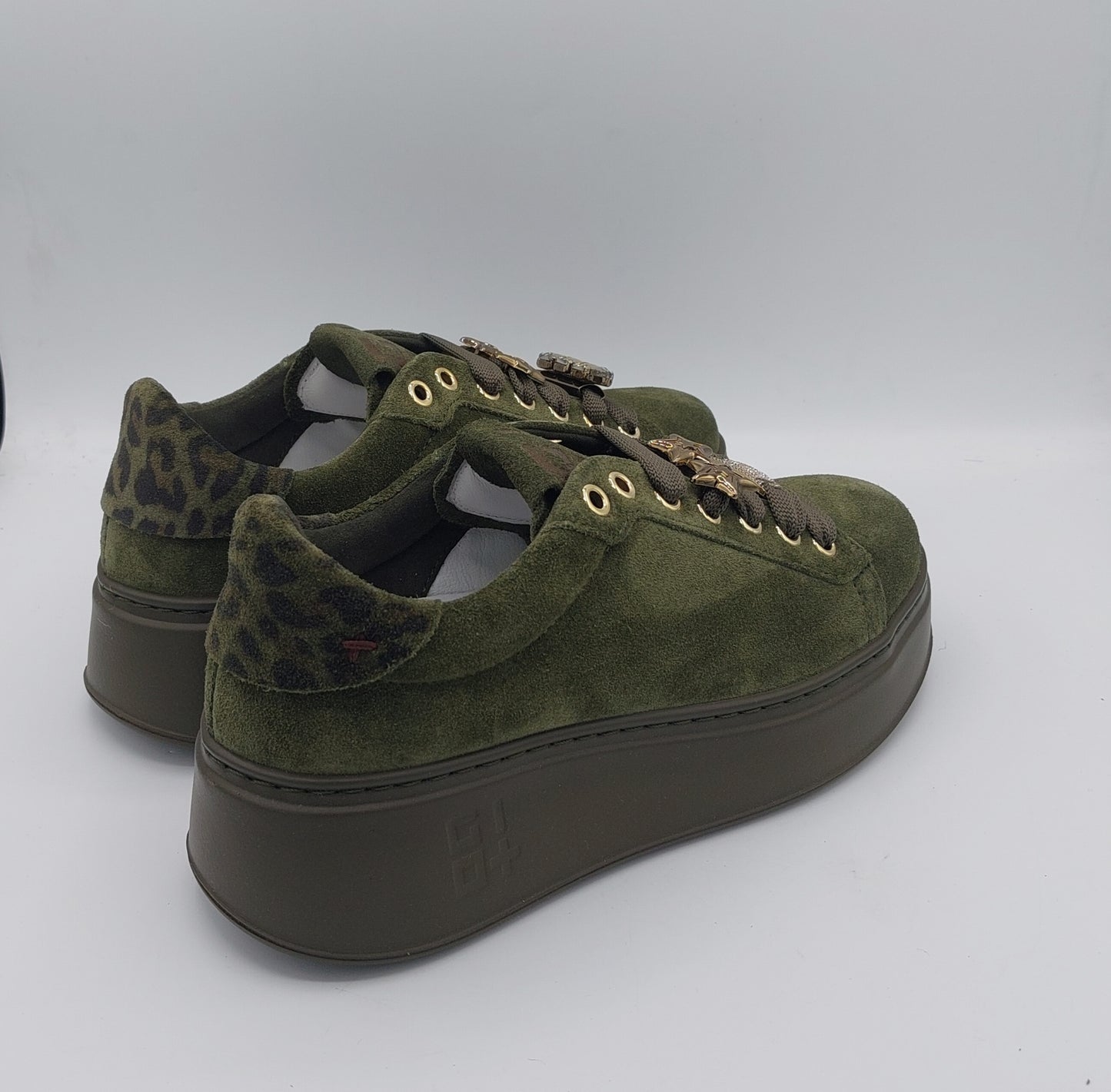Gio+ sneakers in camoscio verde