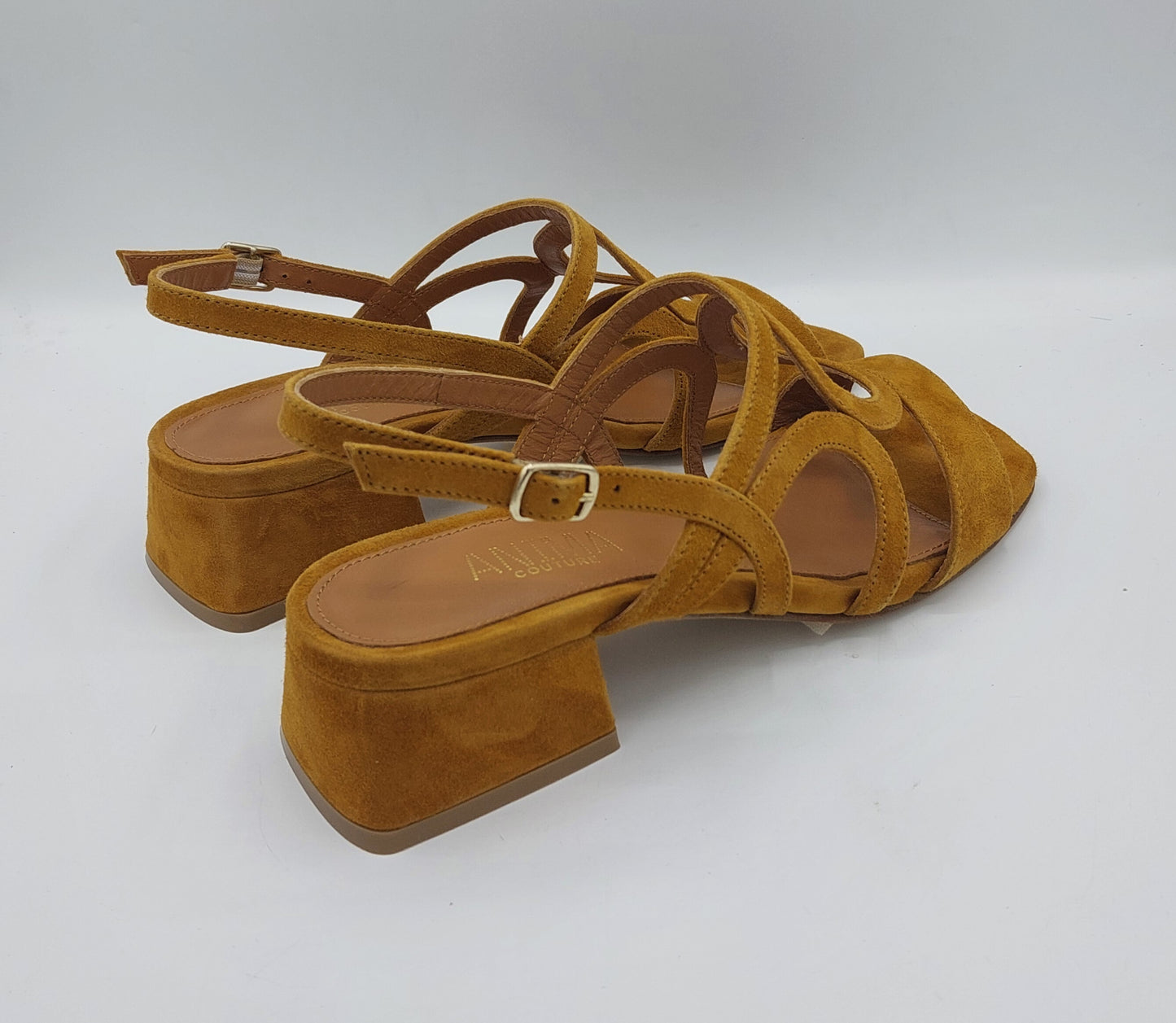 Anima sandalo in camoscio tabacco