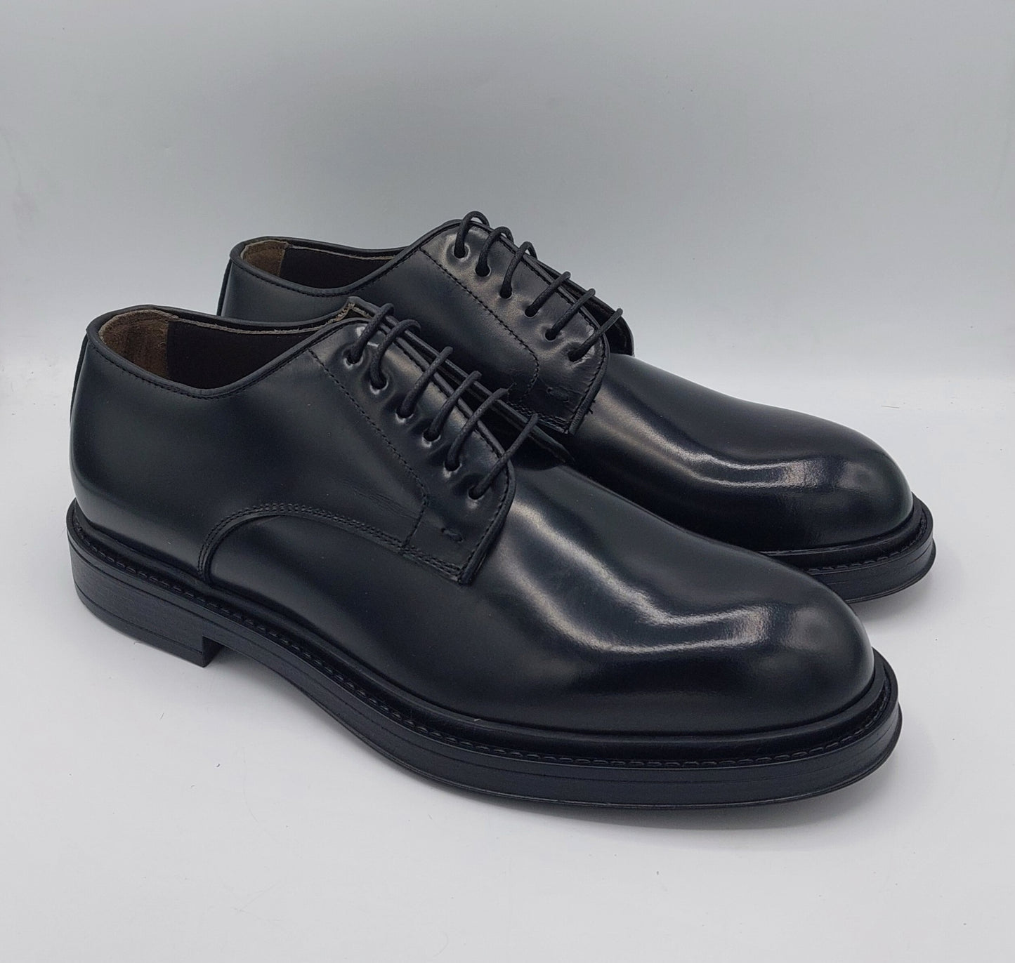 Lord Douglas scarpa allacciata in pelle nera spazzolata