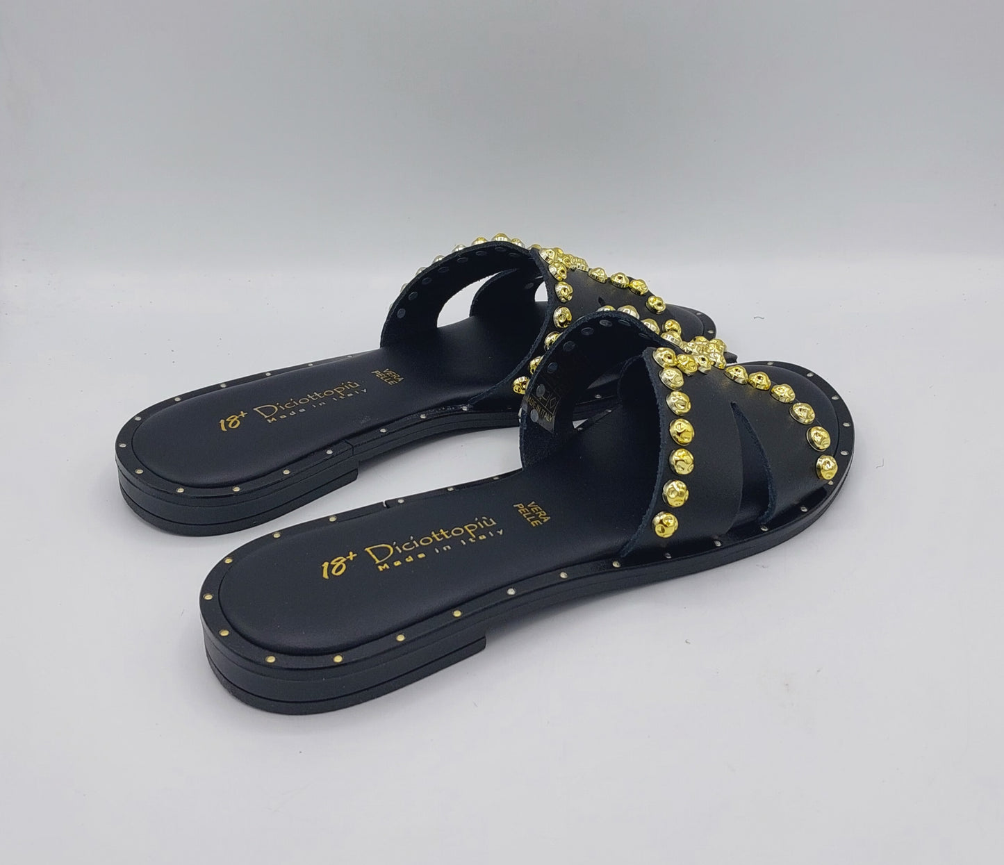 18+ ciabatta nera con borchie oro