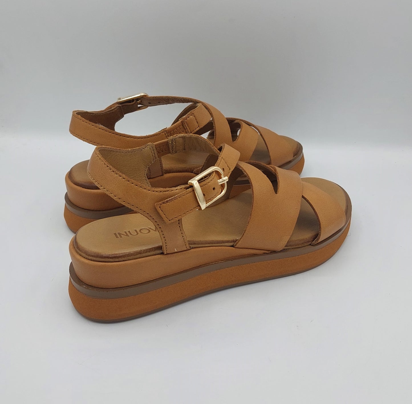Inuovo sandalo in pelle cuoio