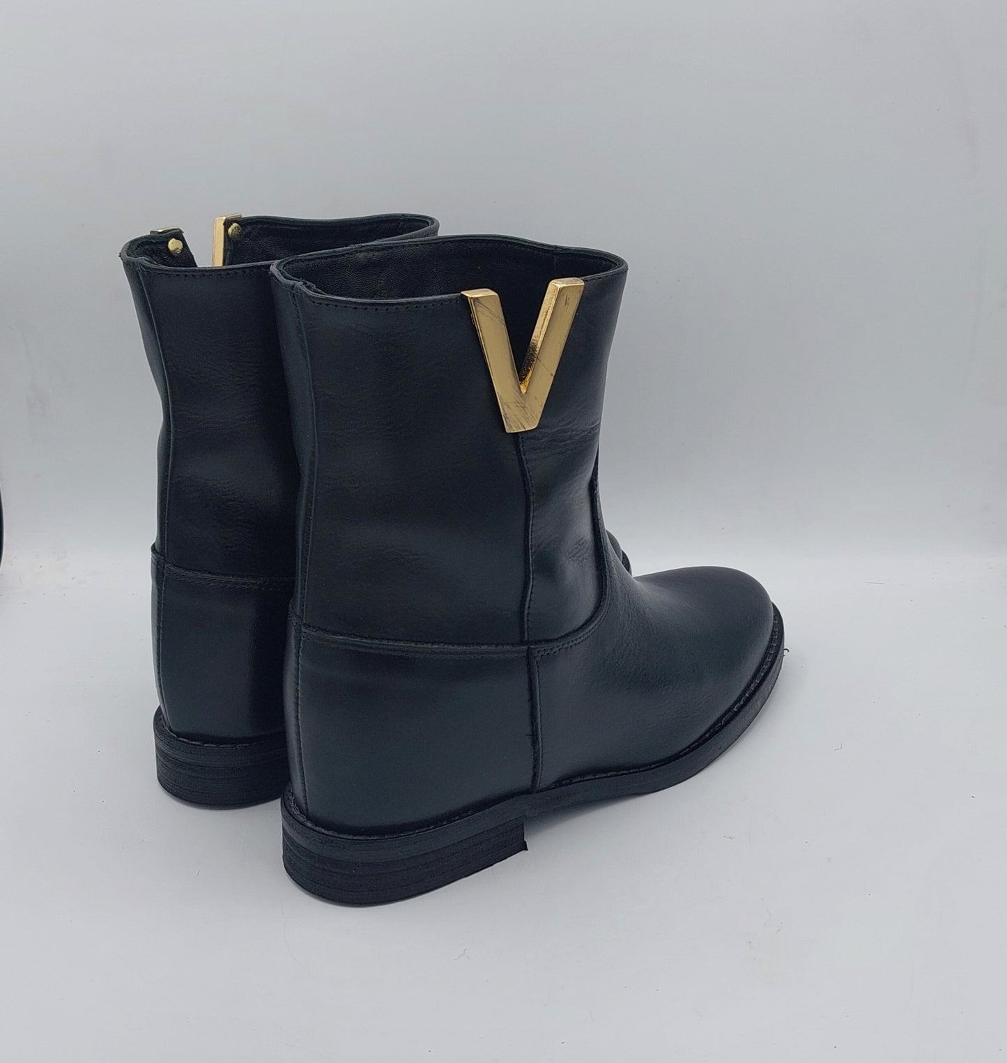 Les tulipes stivaletto in pelle nera con zeppa interna