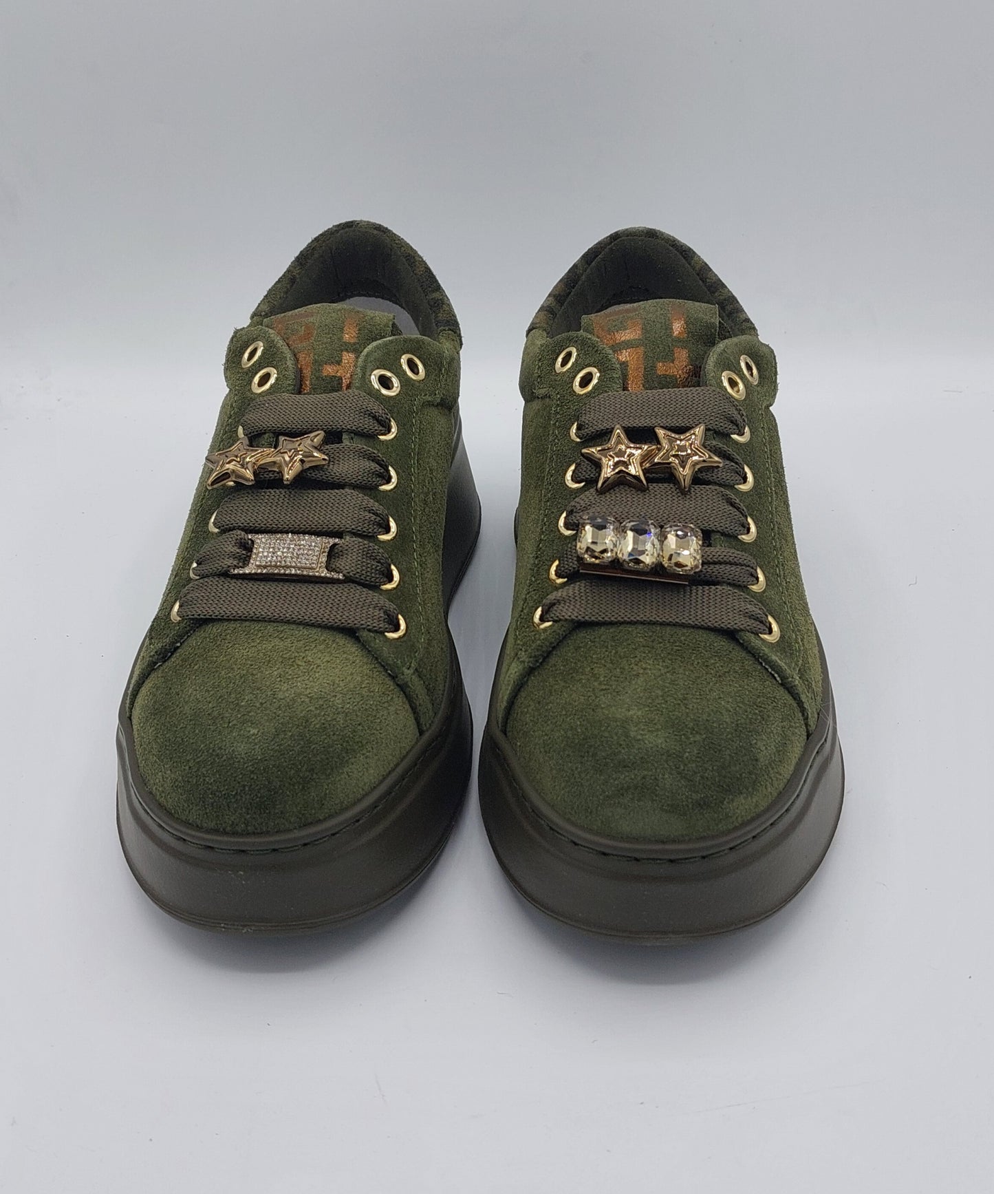 Gio+ sneakers in camoscio verde