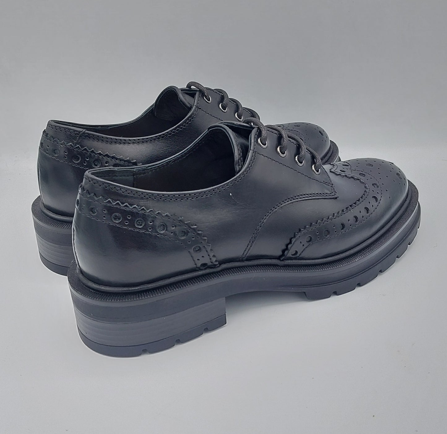 Carmens scarpa allacciata pelle nera