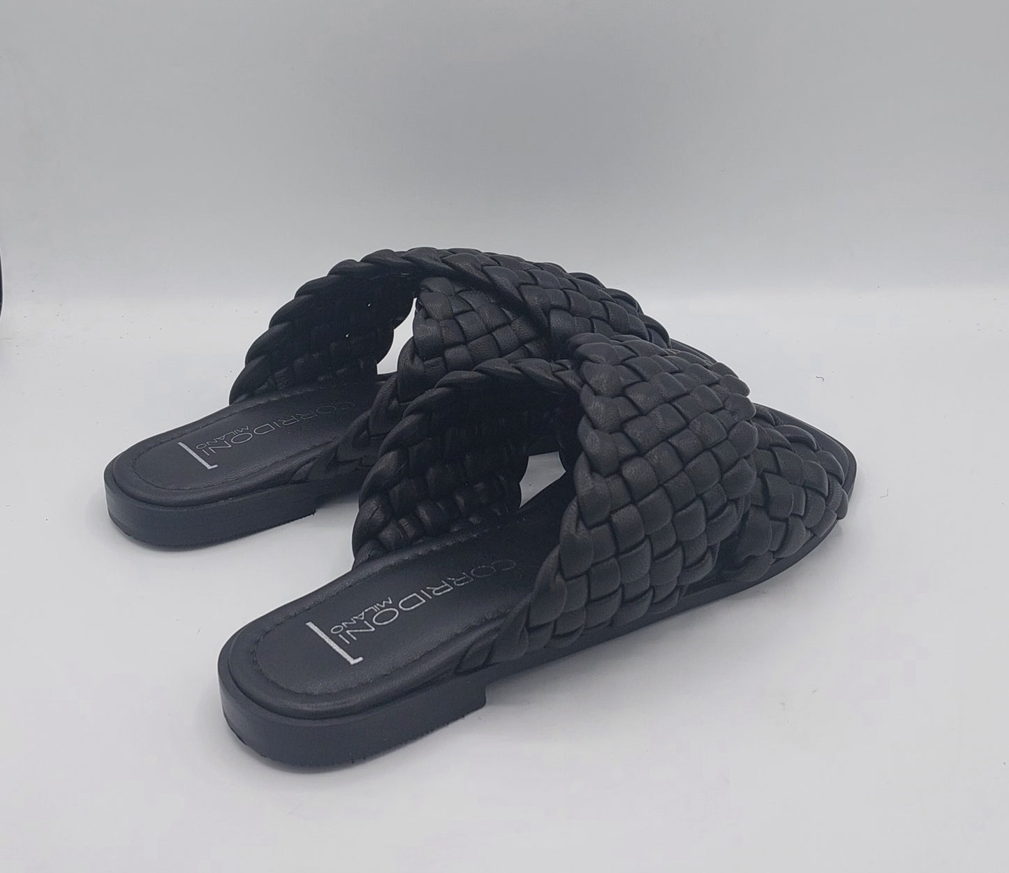 Corridoni Milano ciabatta nera intrecciata
