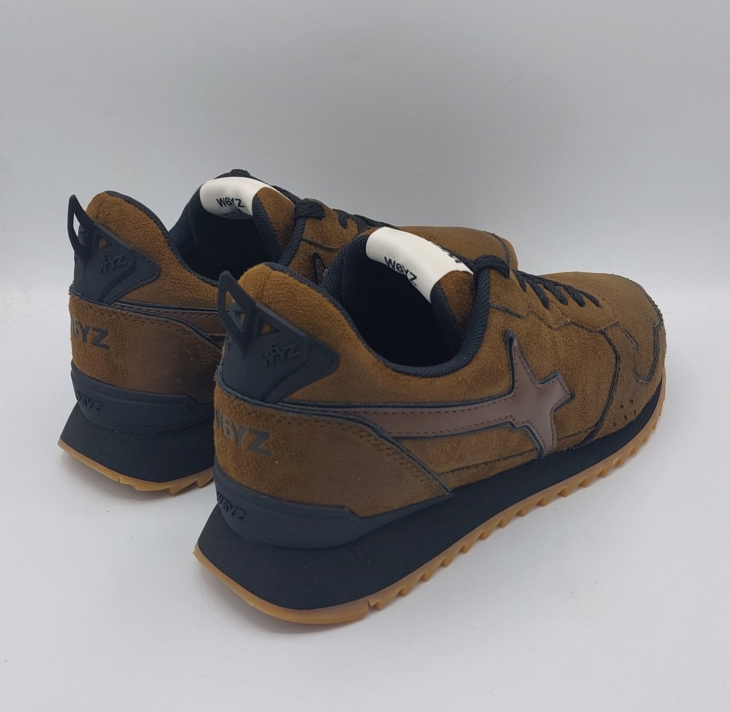 Wizz sneakers uomo in camoscio tabacco