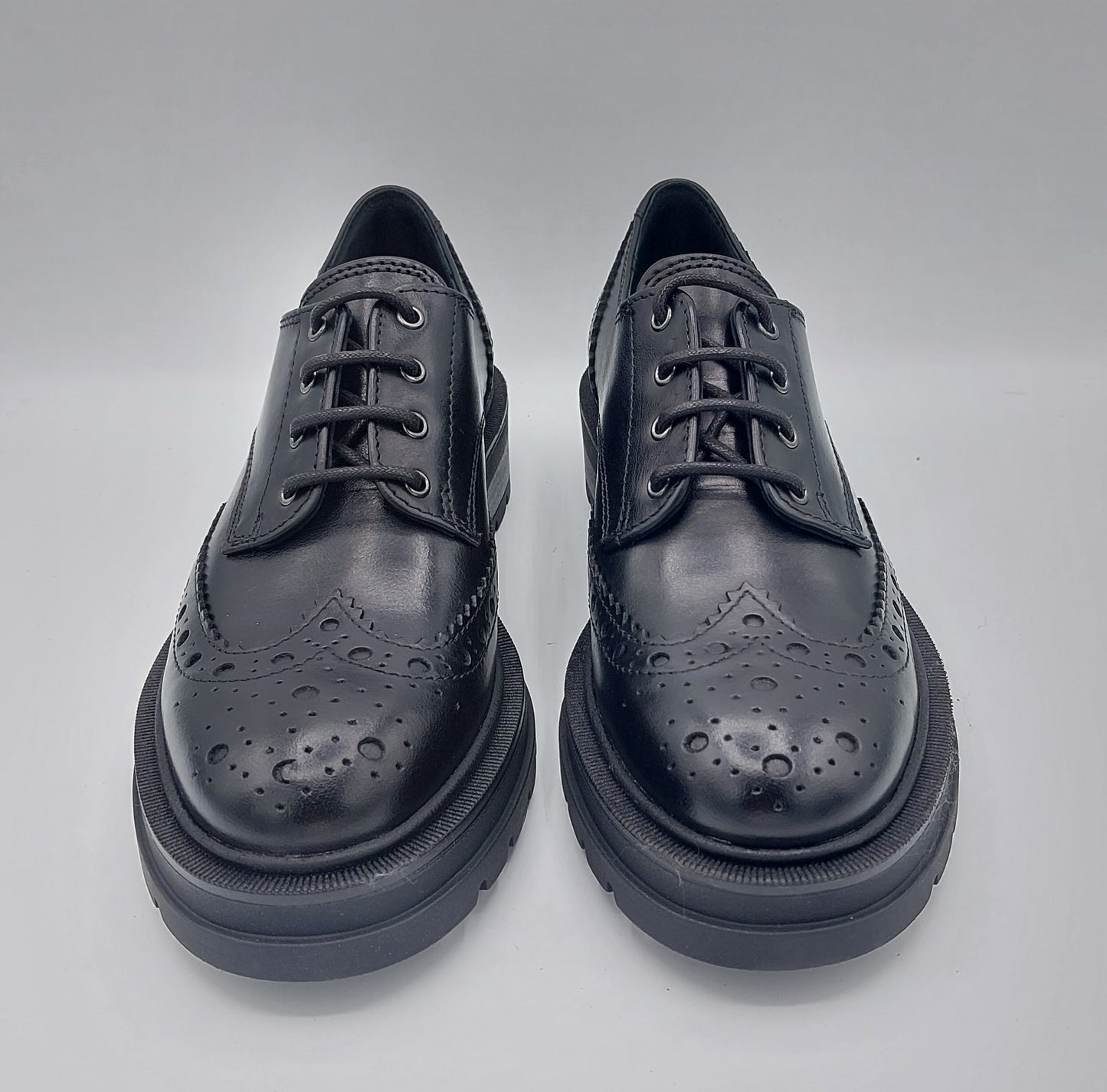 Carmens scarpa allacciata pelle nera