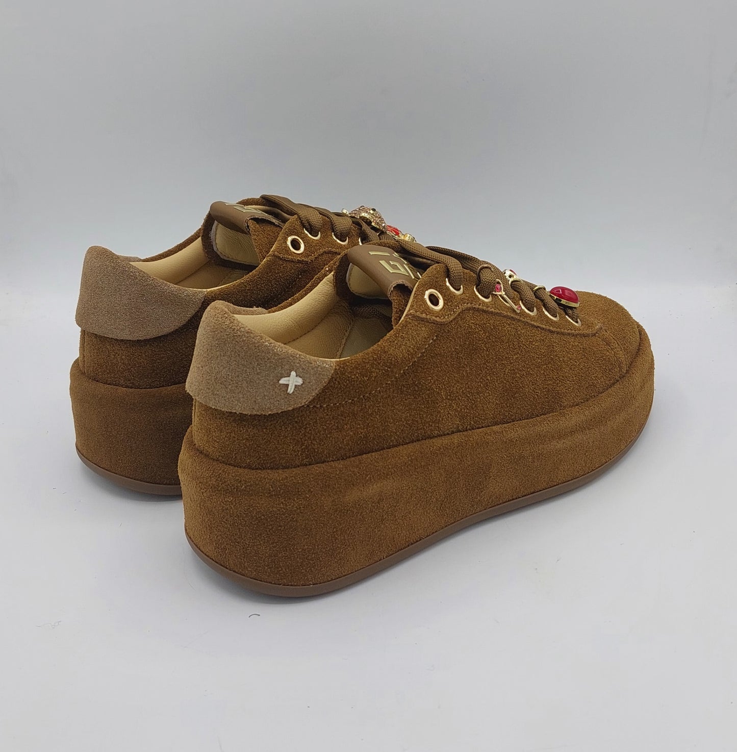 Gio+ sneakers donna in camoscio tabacco