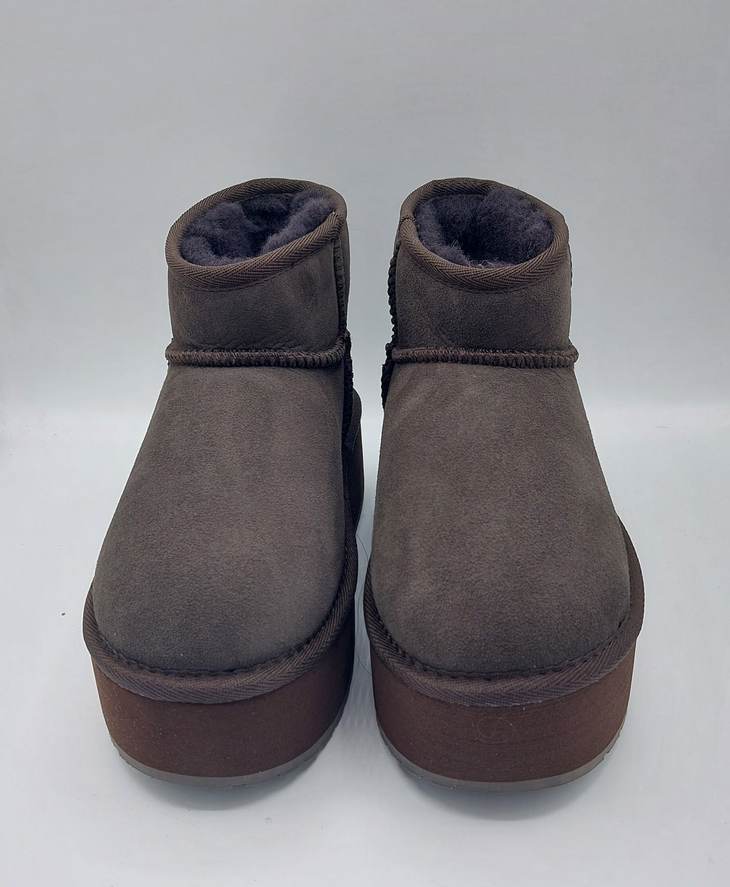 Emu color cioccolato con flat