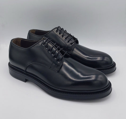 Lord Douglas scarpa allacciata in pelle nera spazzolata