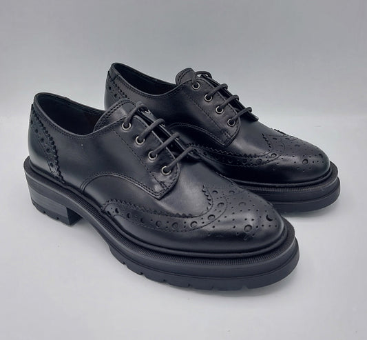 Carmens scarpa allacciata pelle nera
