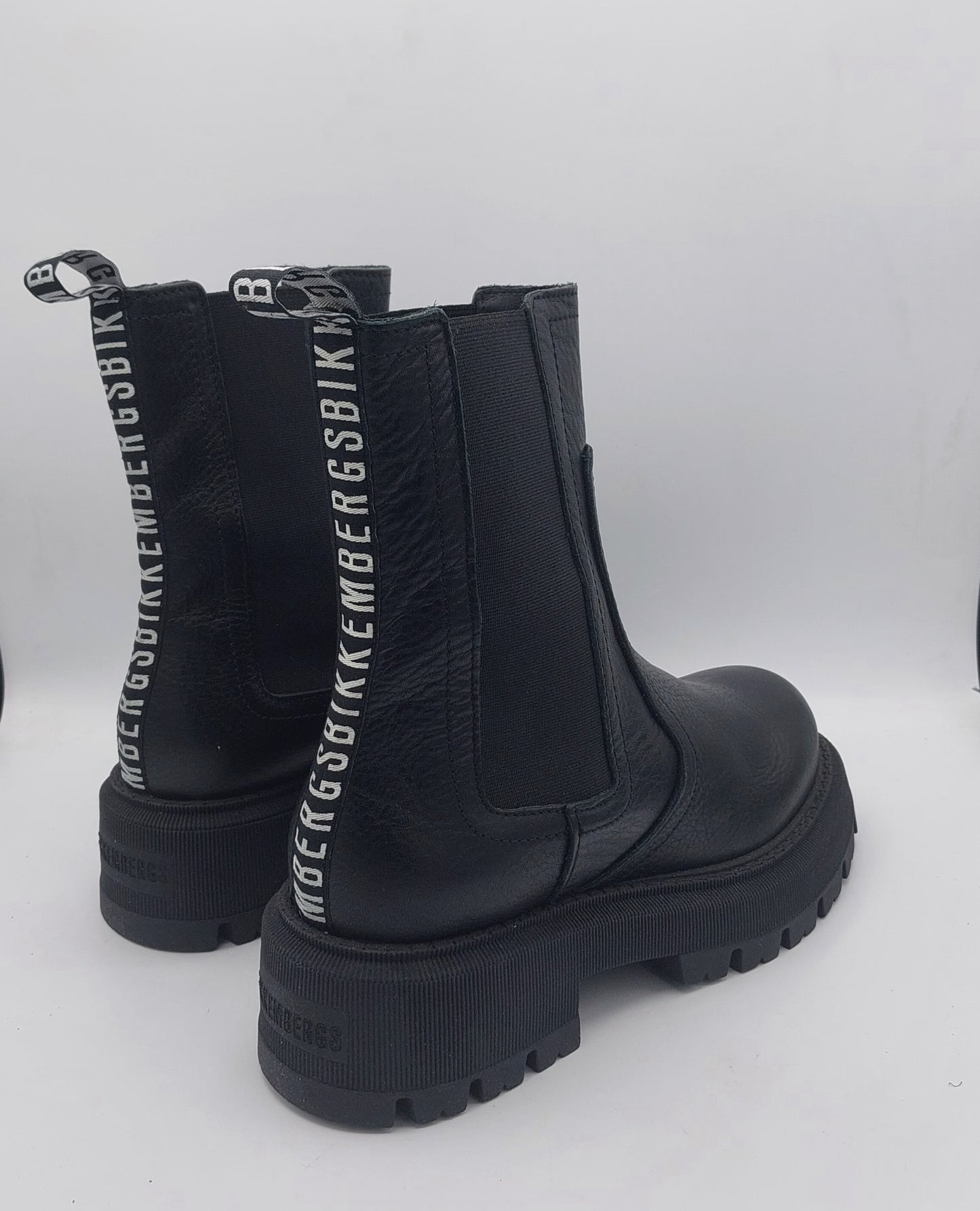 Bikkembergs betols in pelle nera