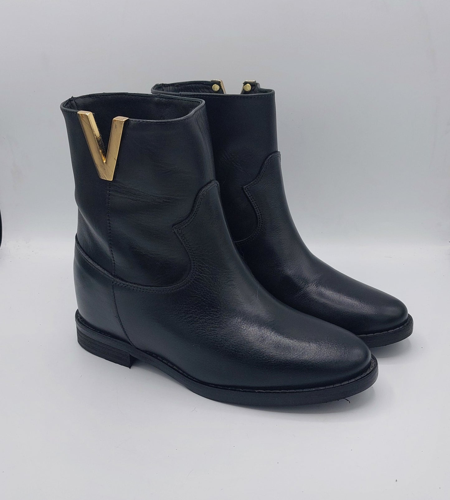 Les tulipes stivaletto in pelle nera con zeppa interna