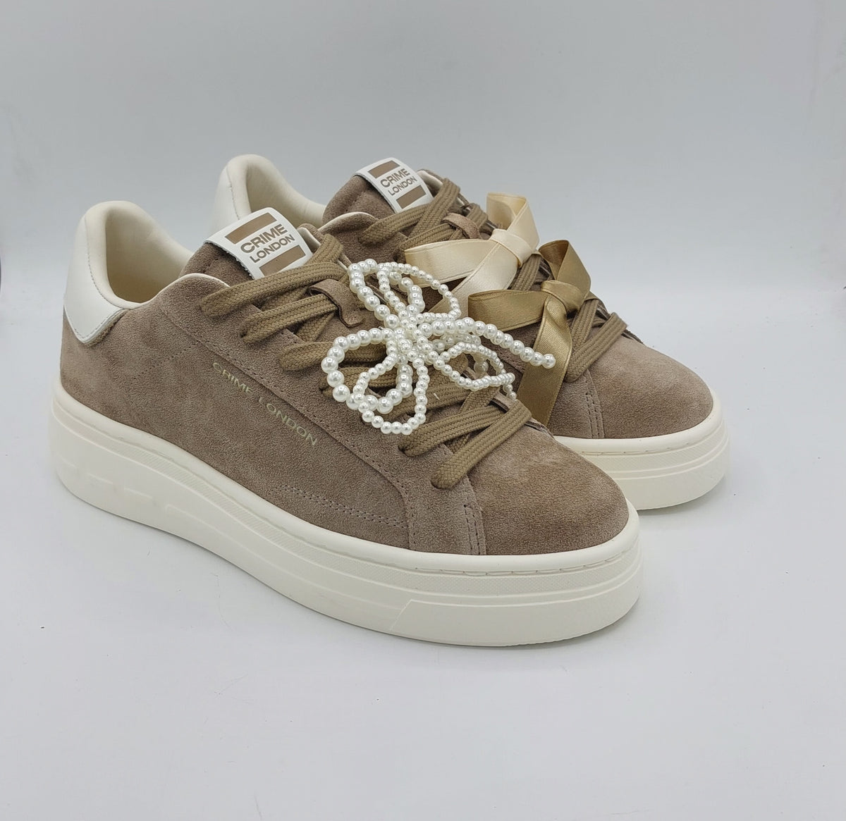 Crime sneakers camoscio beige con accessorio fiocco