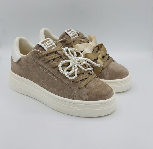 Crime sneakers camoscio beige con accessorio fiocco