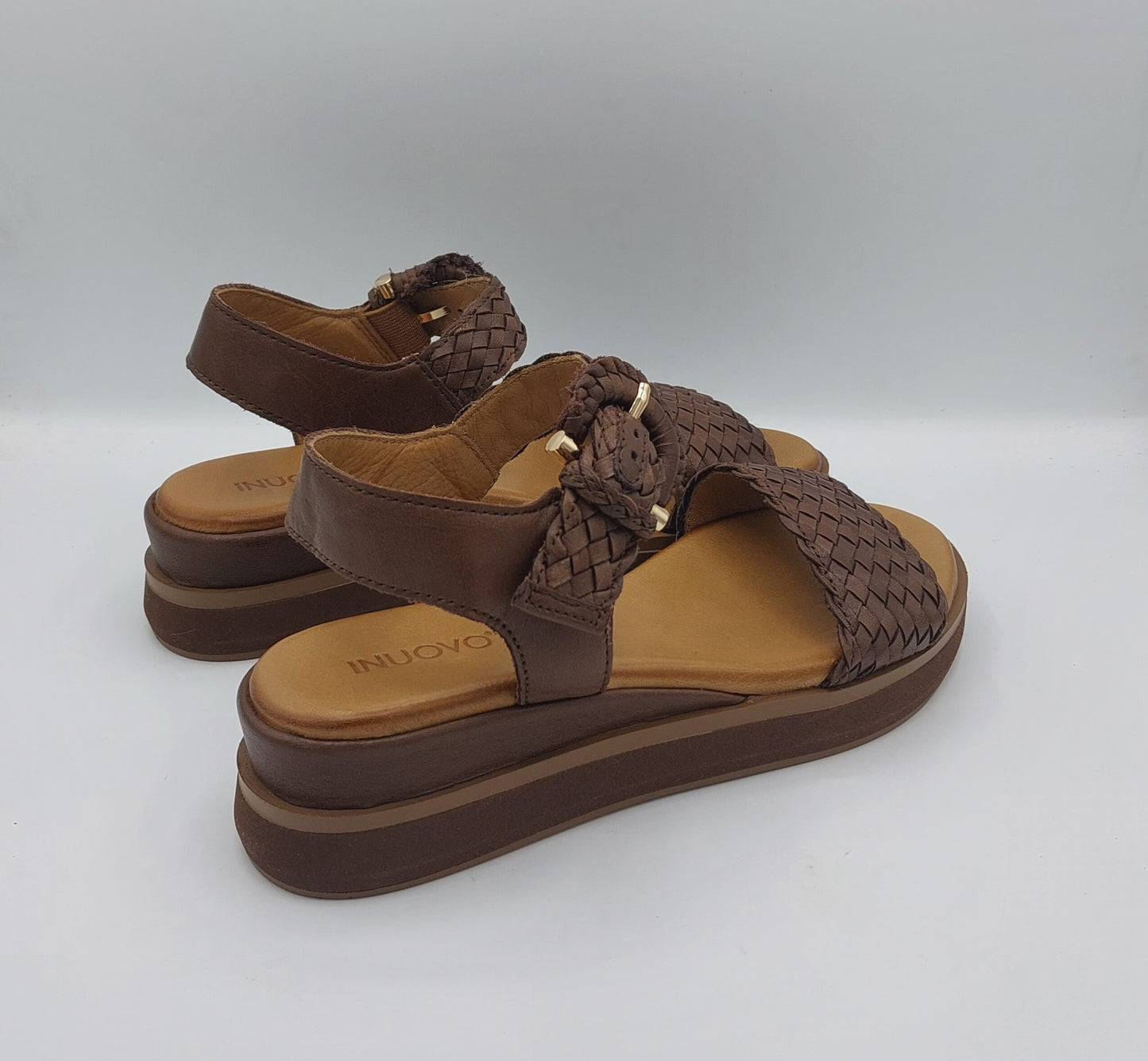 Inuovo sandalo treccia marrone