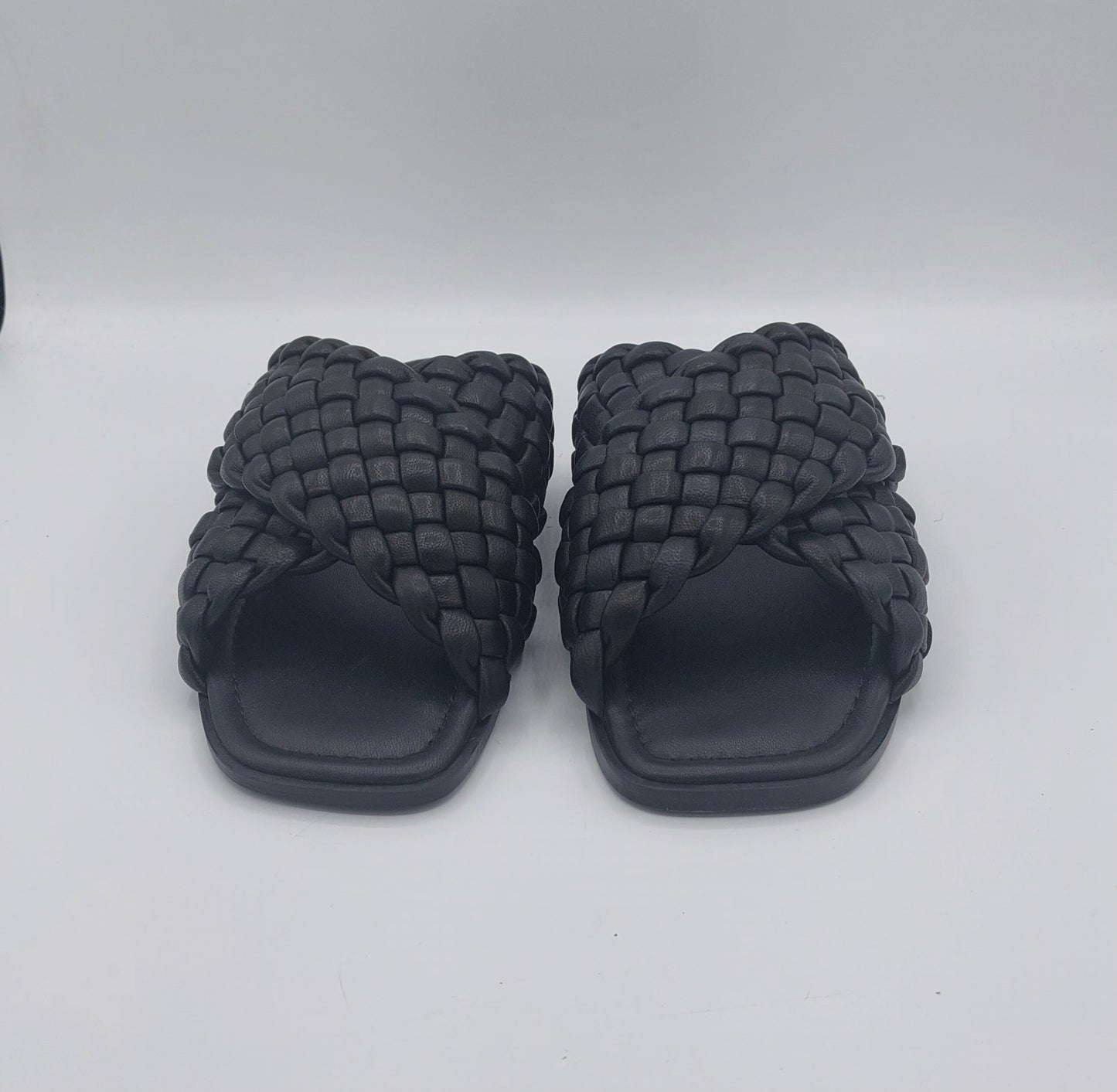 Corridoni Milano ciabatta nera intrecciata