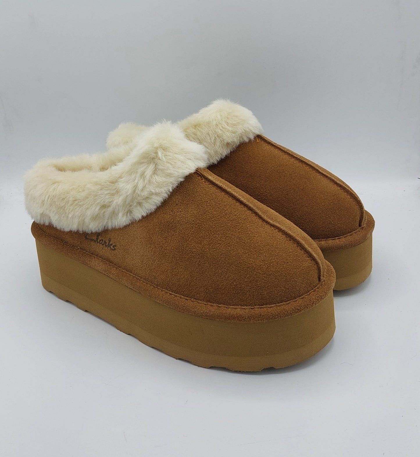 Clarks sabot flat con pelliccia color tabacco