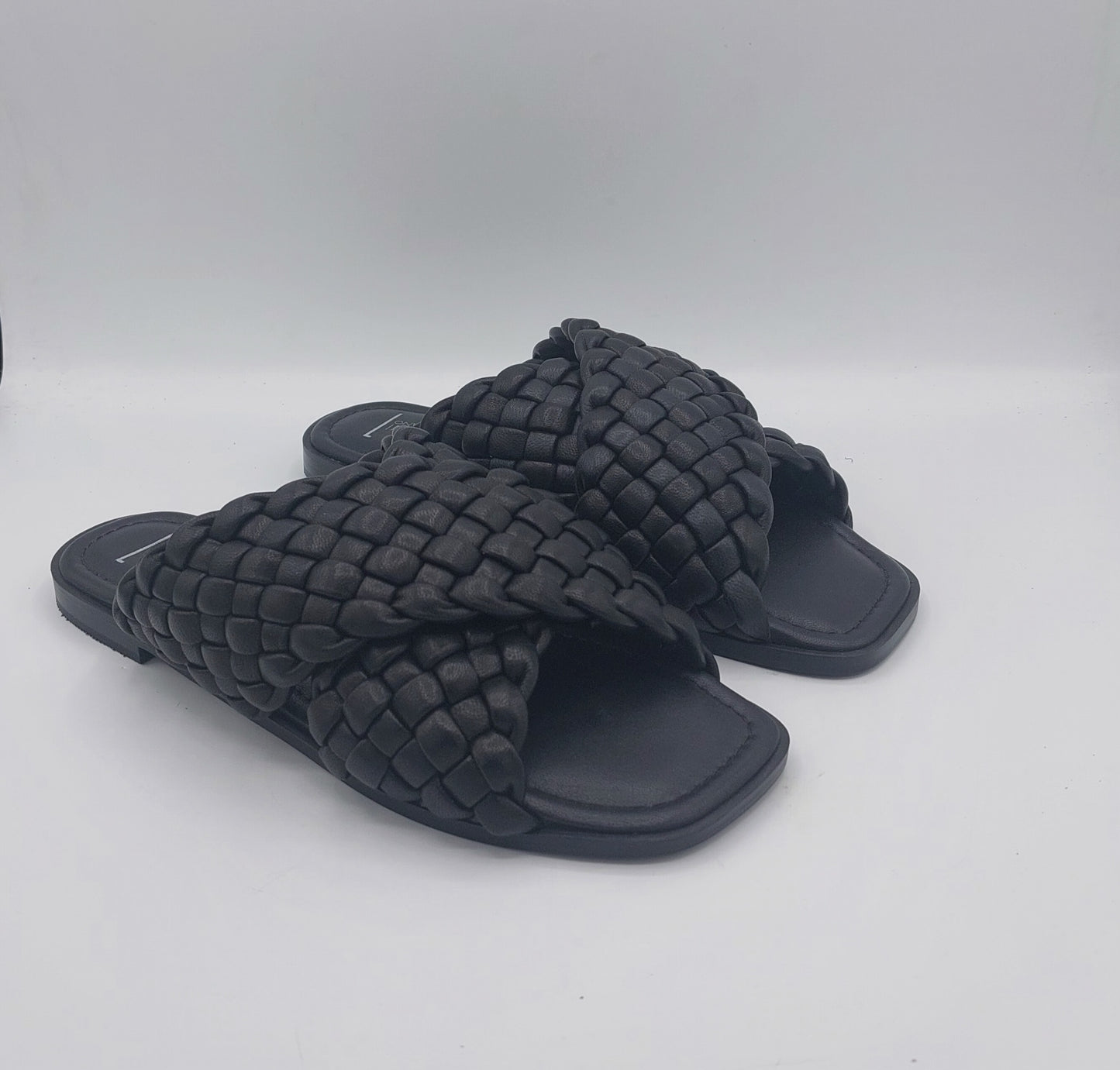 Corridoni Milano ciabatta nera intrecciata