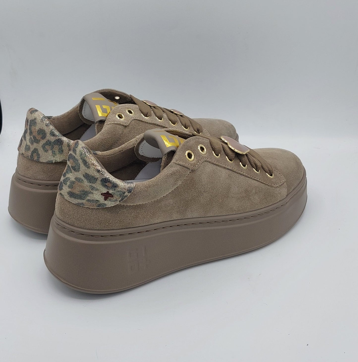Gio+ sneakers camoscio tortora