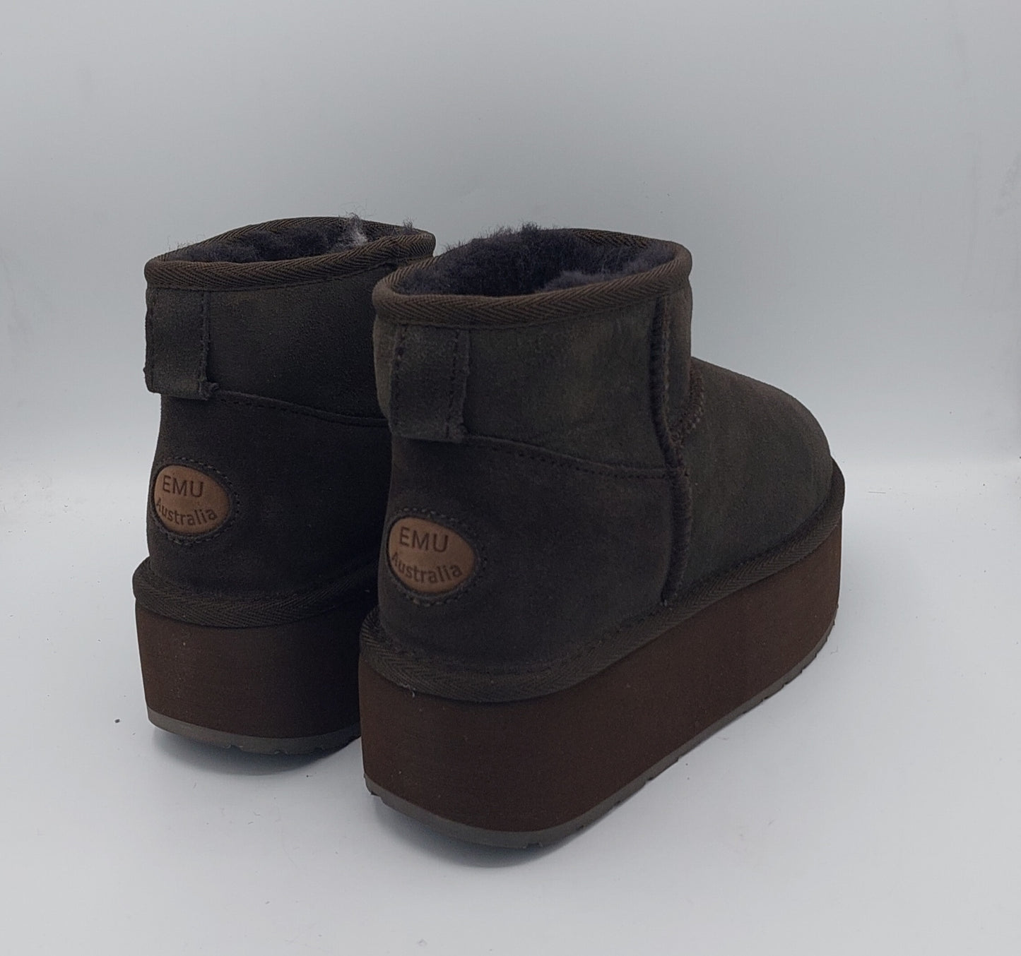 Emu color cioccolato con flat