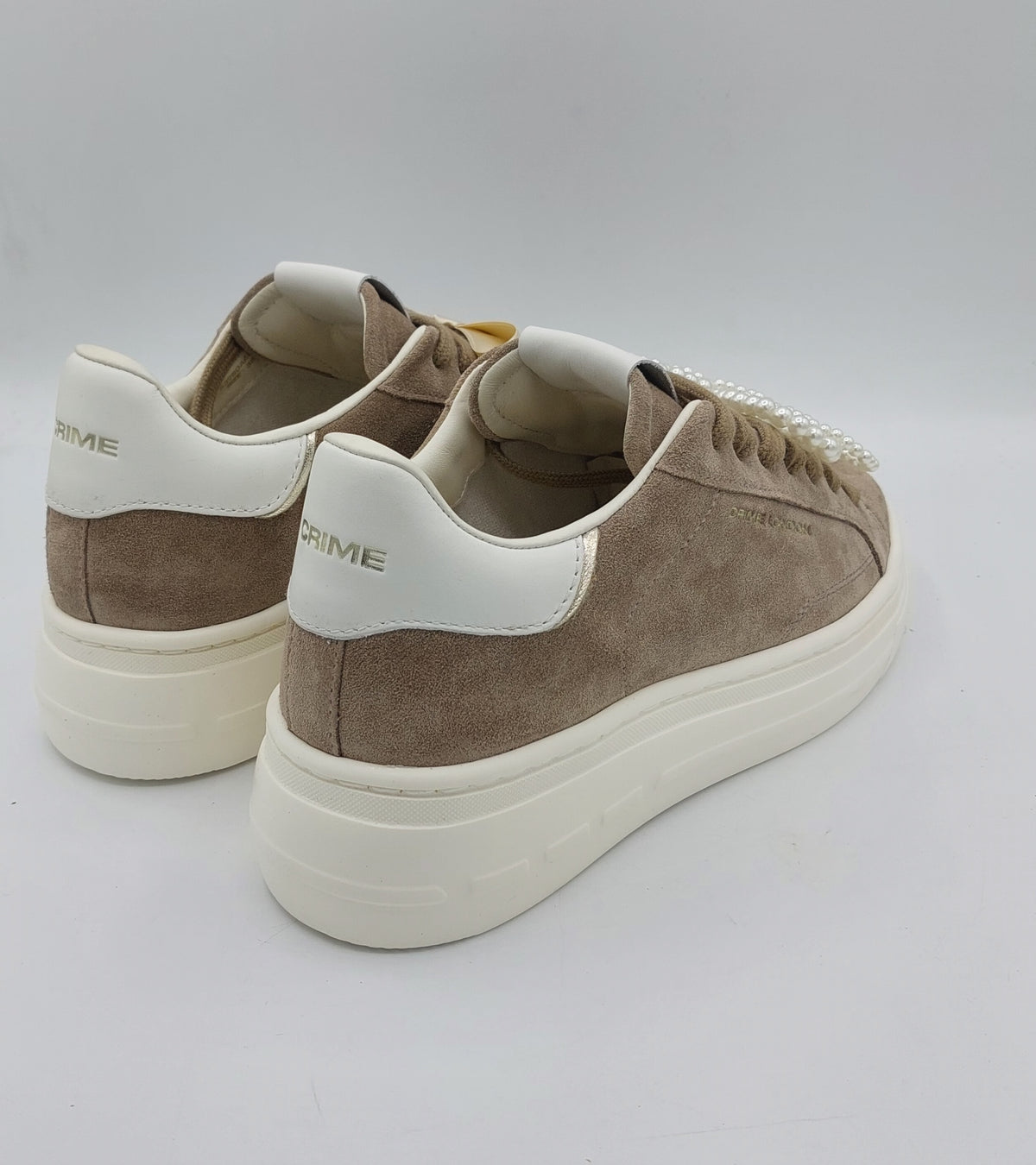 Crime sneakers camoscio beige con accessorio fiocco