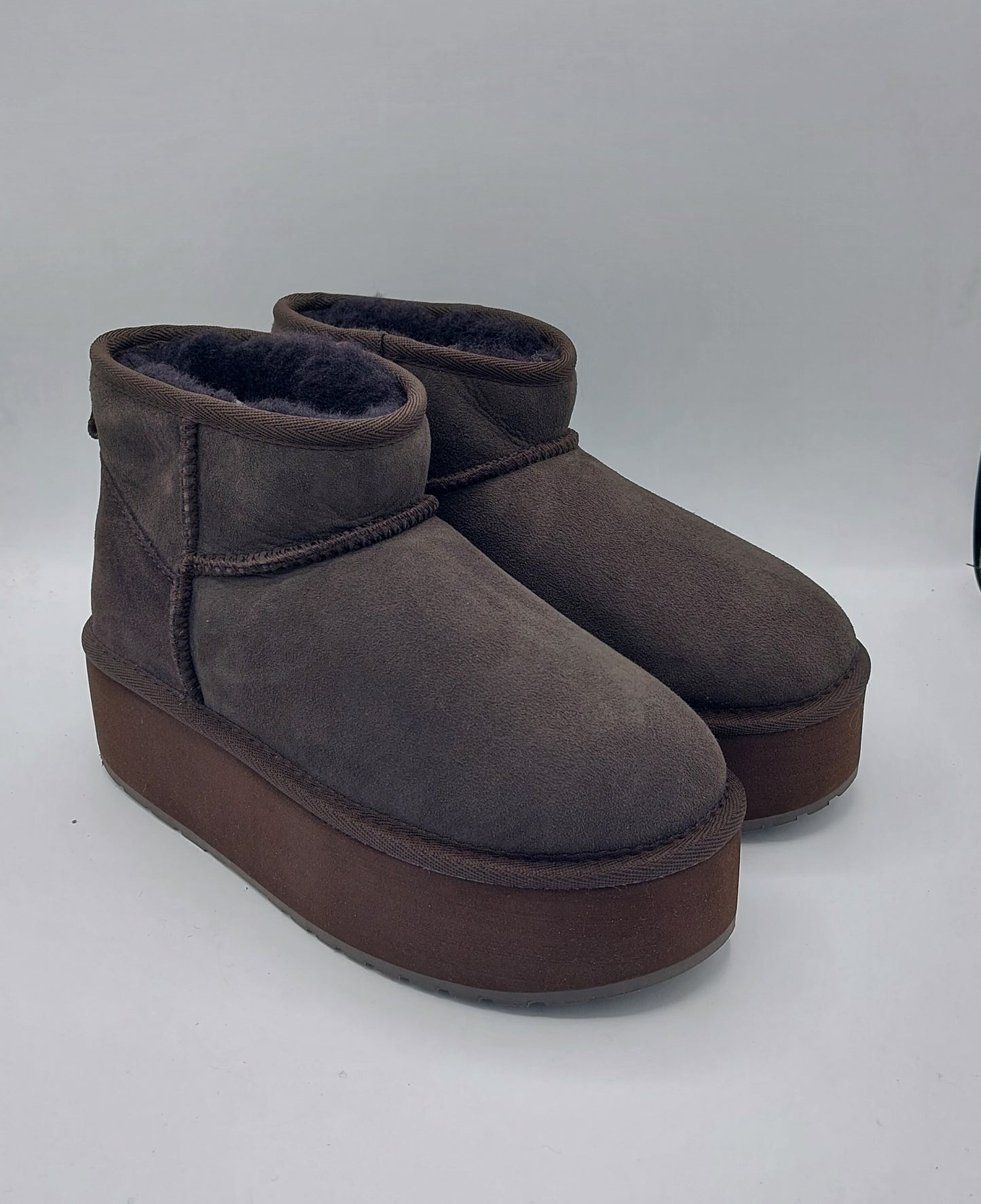 Emu color cioccolato con flat